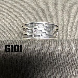 Truly Vintage Tapestry Style Band Ring – Size 9 1/4 – G101